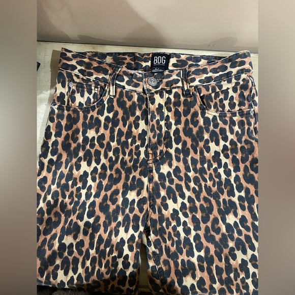 Leopard Jeans - Picture 3 of 4